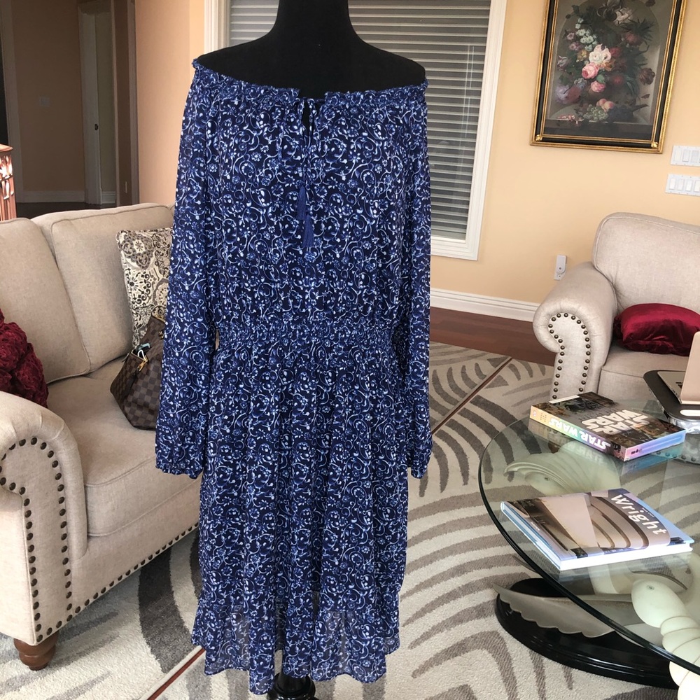 Brand New Eli Tahari dress. Never wore it.